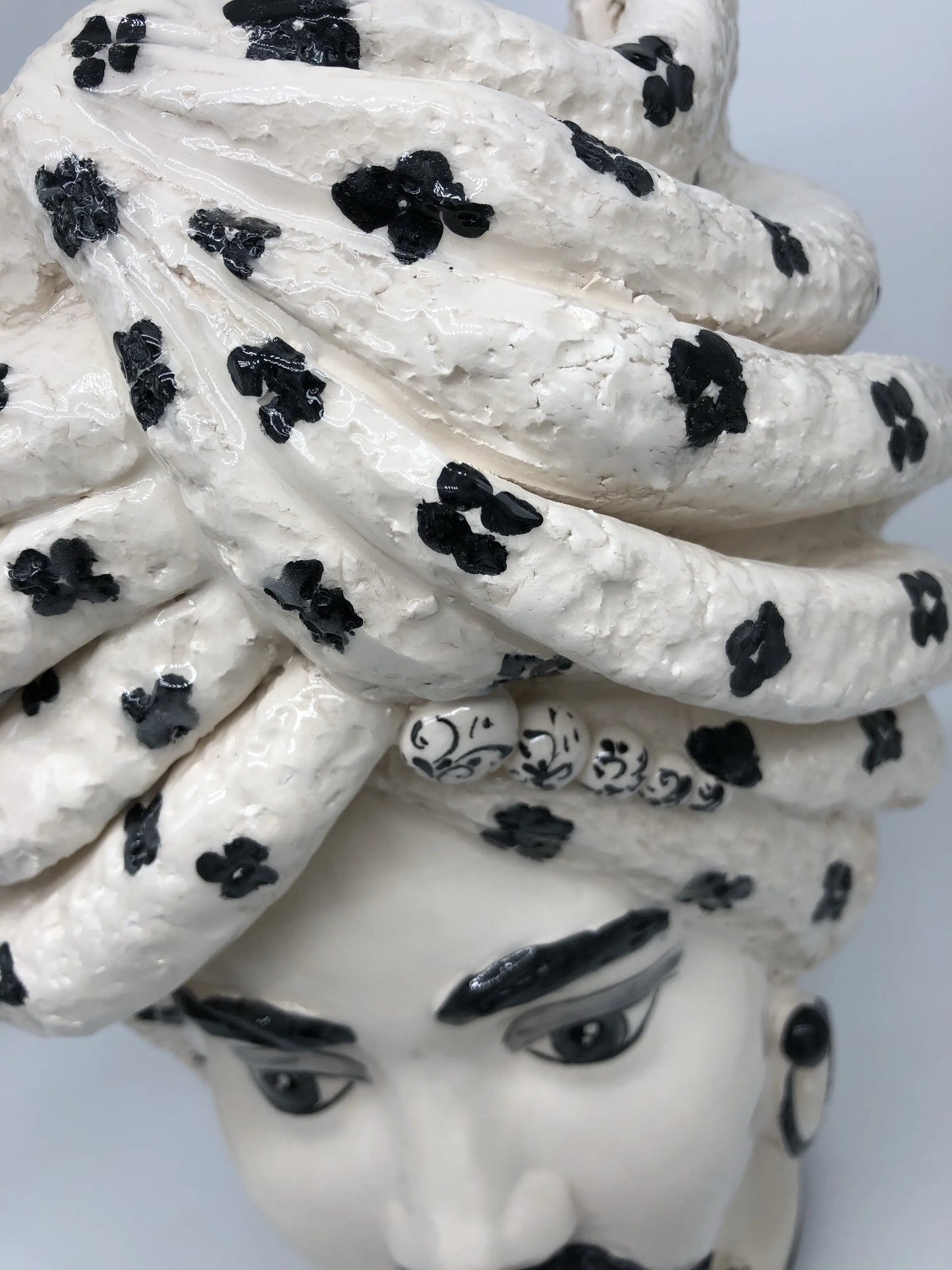 Moor's Head Atena - King- White with Black Polka Dots