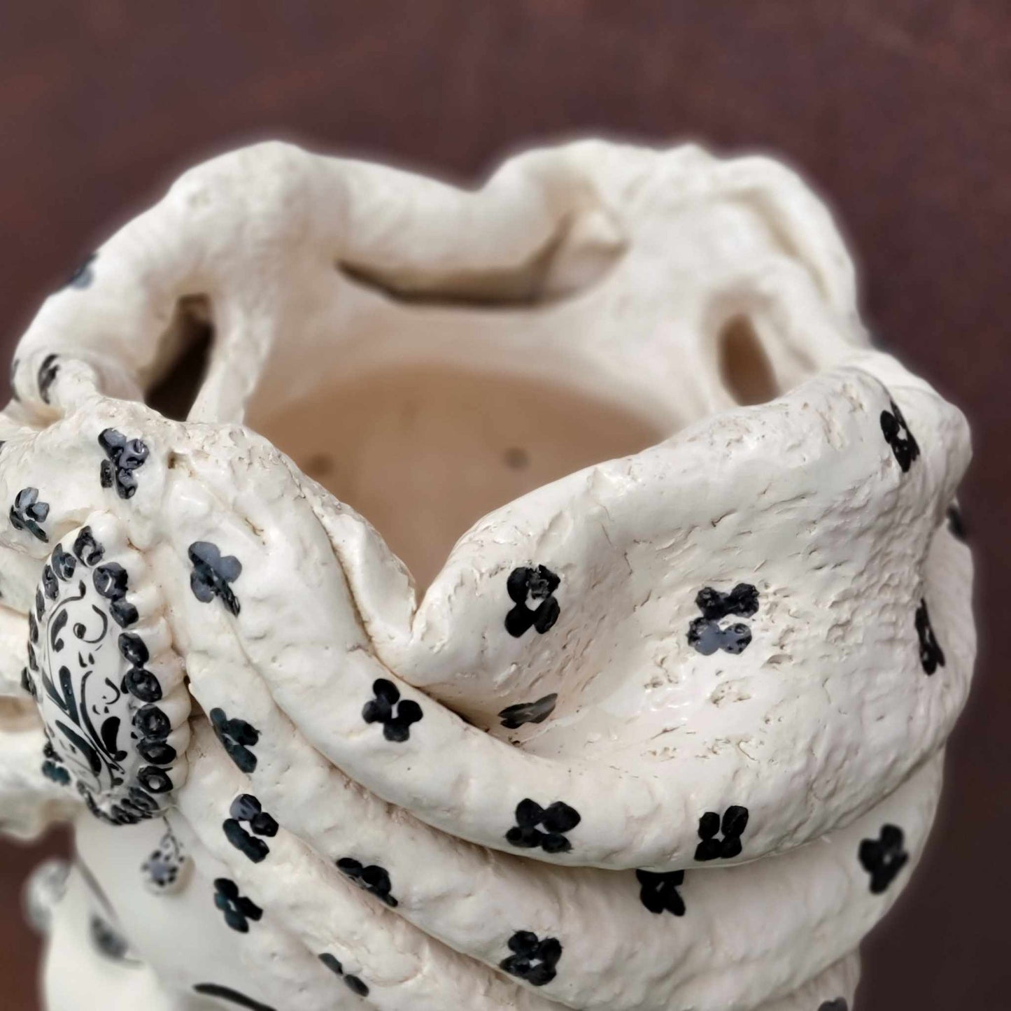 Moor's Head Atena - Queen - White with Black Polka Dots