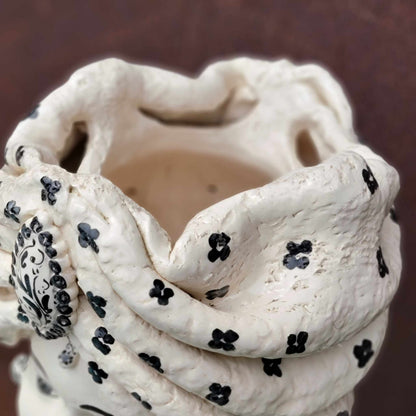 Moor's Head Atena - Queen - White with Black Polka Dots