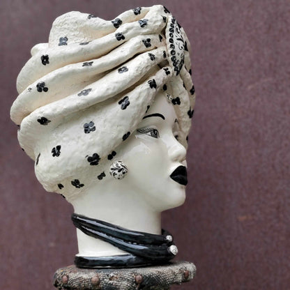 Moor's Head Atena - Queen - White with Black Polka Dots