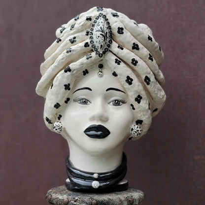 Moor's Head Atena - Queen - White with Black Polka Dots
